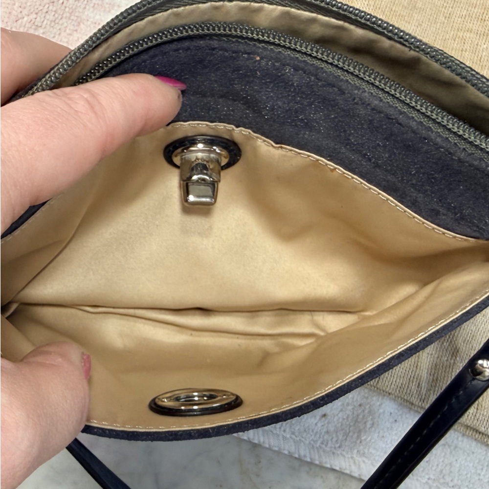 Coach vtg turn lock Suede Wristlet - Picture 8 of 10